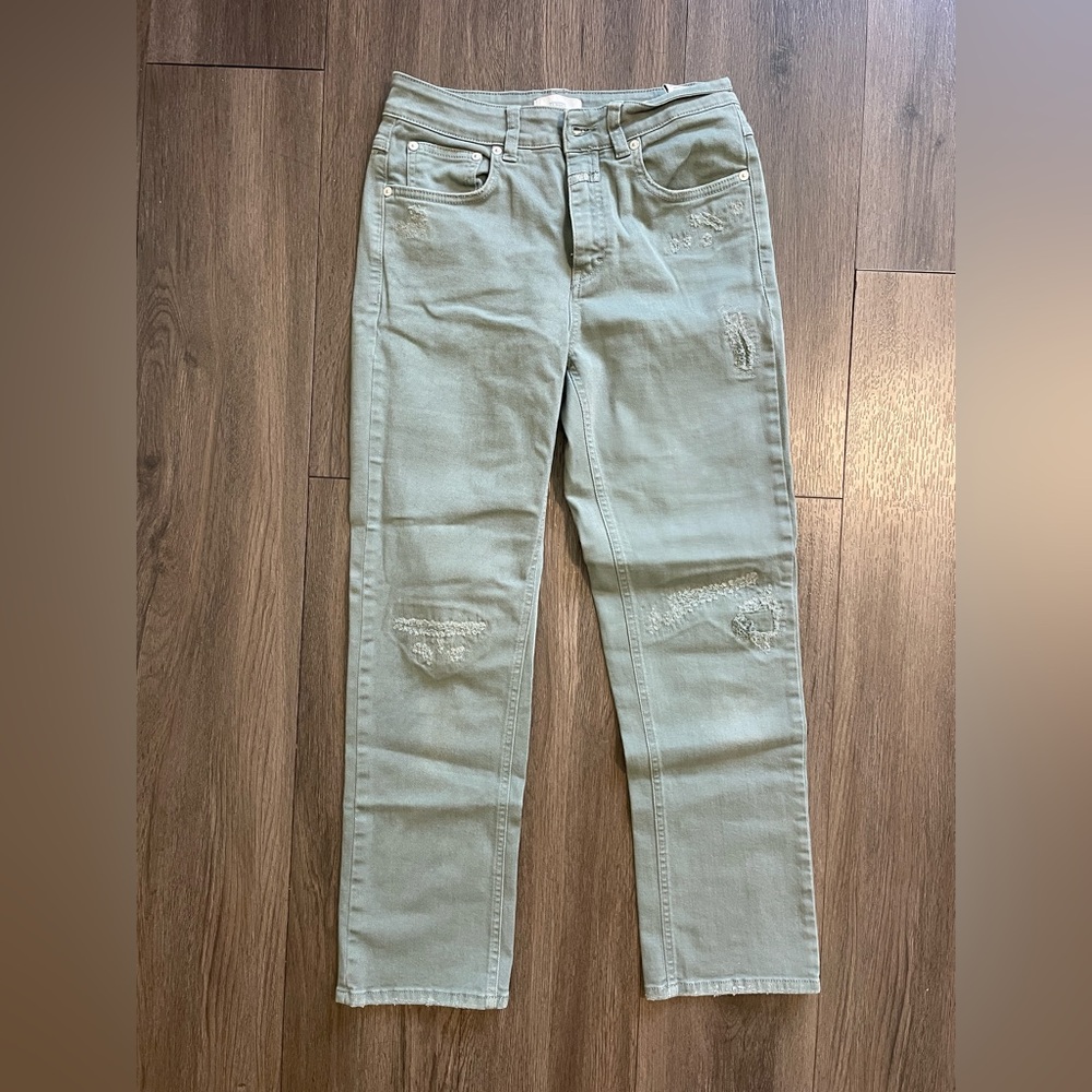 Women’s Distressed Closed Jeans